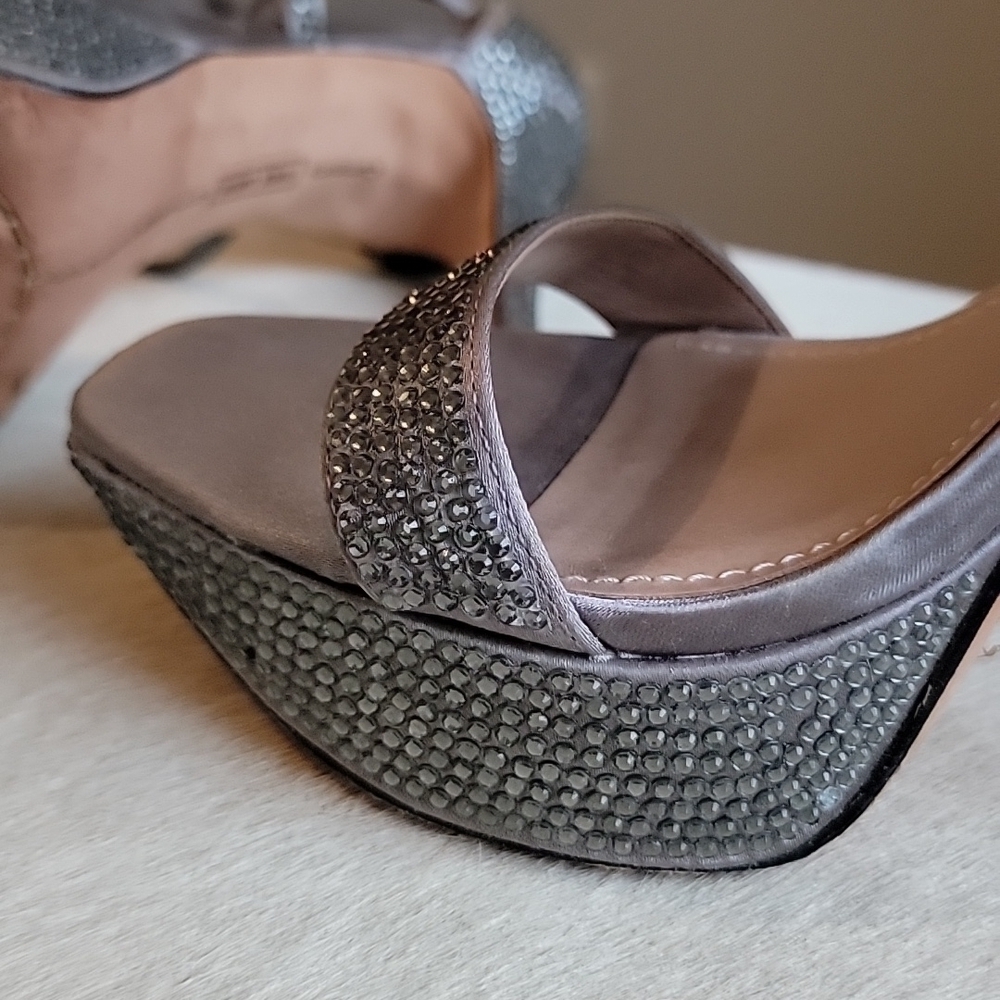 Vince Camuto Gernetto Platinum Crystal Stiletto Heels Size 7.5 - Picture 5 of 11